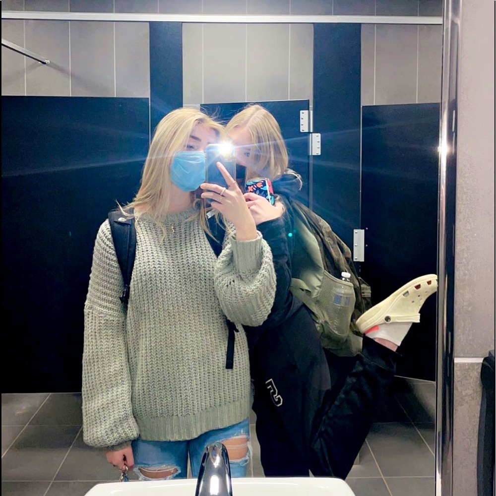 Meet your Posher, Adri